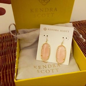 Kendra Scott Jewelry - Kendra Scott Elle Earrings Gold/Rose Quartz Kendra Scott Jewelry - Kendra Scott Elle Earrings Gold/Rose Quartz